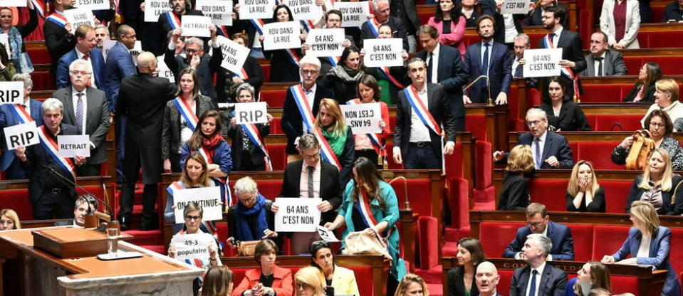 Les oppositions, comme ici la Nupes et le groupe LFI, ont manifesté leur désaccord à la réforme des retraites, malgré le rejet des motions de censure présentées à l'Assemblée nationale.  - Credit:BERTRAND GUAY / AFP