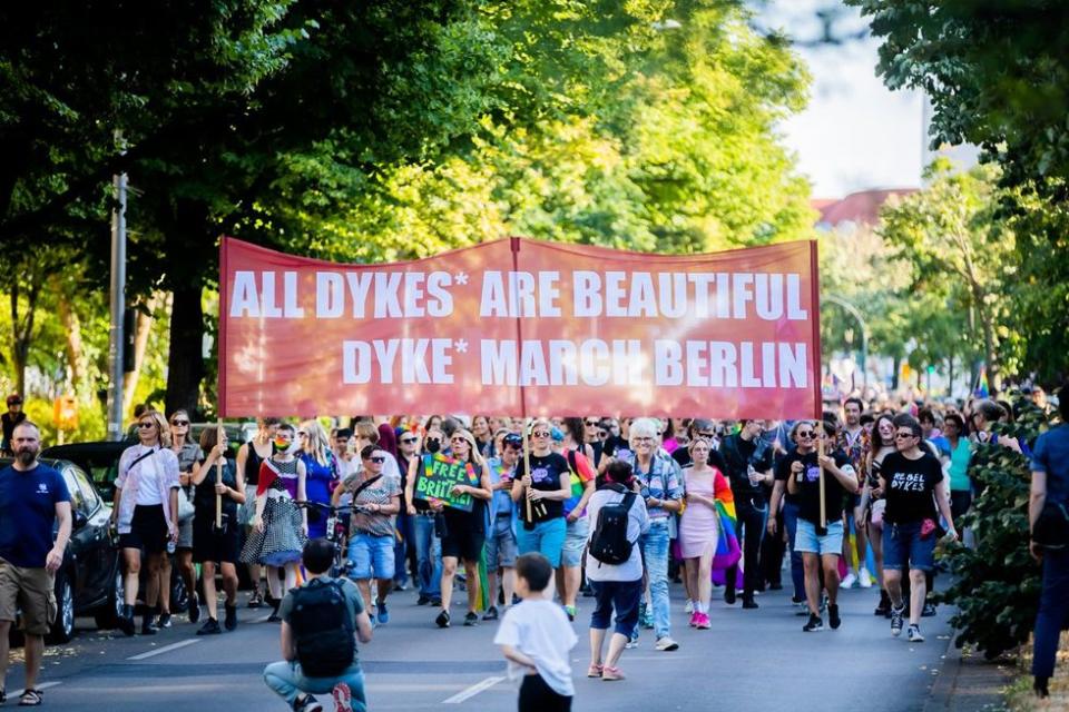 photo gallery Dyke Marches Dykes on Bikes worldwide through history