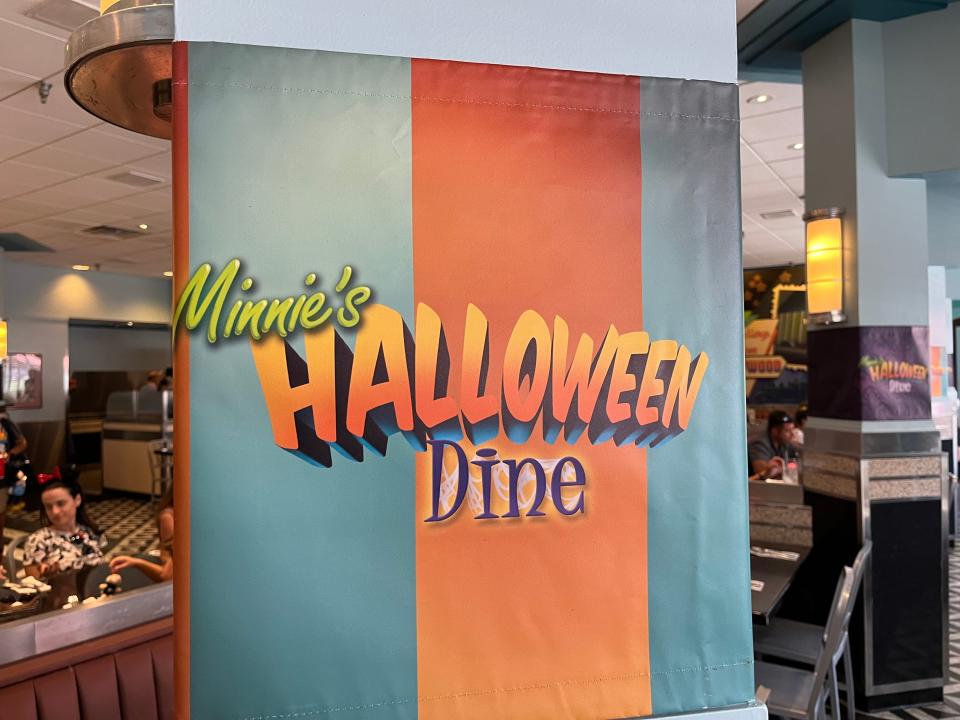 minnie's halloween dine character breakfast buffet at hollywood studios