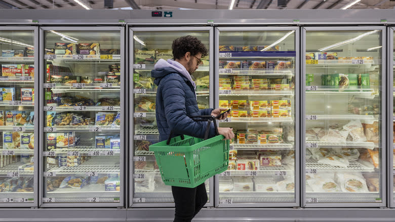 grocery store frozen food aisle