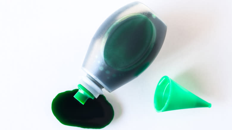 Green liquid food coloring