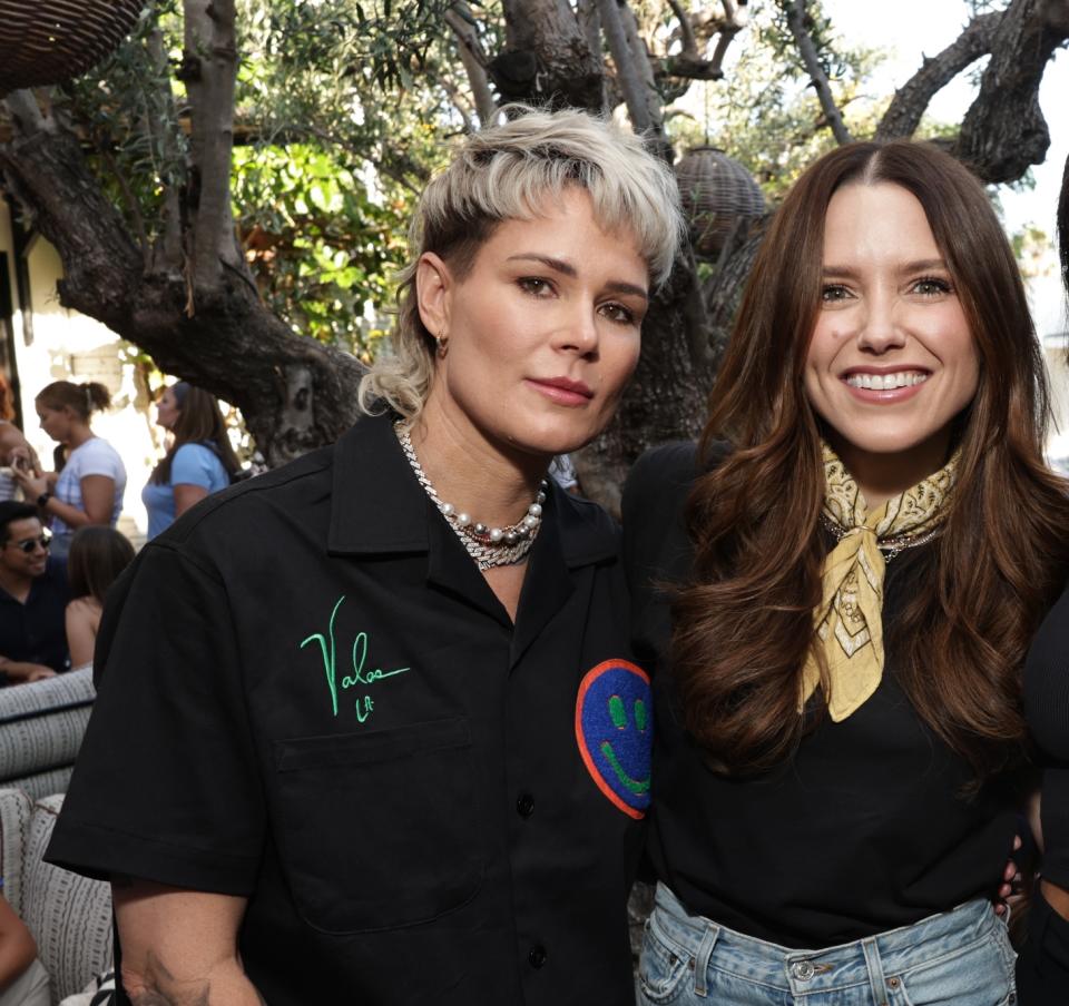 LA COPA MUNDIAL FEMENINA DE LA FIFA PEACOCK WATCH PARTY -- “La Copa Mundial Femenina de la FIFA Peacock Watch Party” -- Pictured: (l-r) Ashlyn Harris, Sophia Bush, Sydney Leroux at Gracias Madre on July 26, 2023 -- (Photo by: Todd Williamson/Peacock)