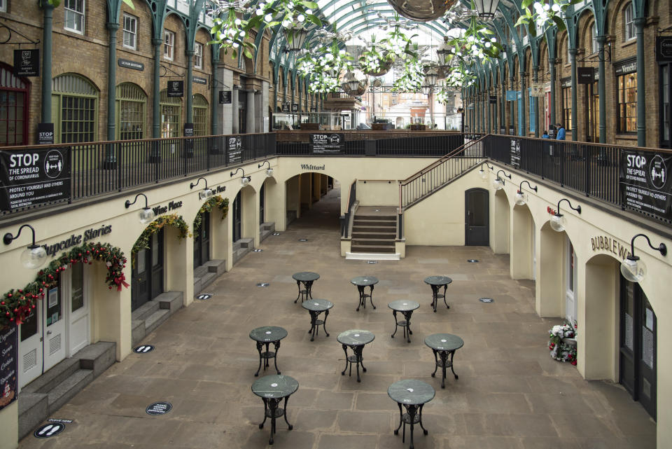 Closed shops and cafes in Covent Garden as new tier 4 coronavirus restrictions are in place to limit the spread of the new strain of coronavirus as the infections rate continues to rise, in Central London, UK on Dec 22, 2020.The capital, South- East of England and the East of England entered Tier 4 on Sunday with a stay at home order, all non essential shops closing, banning households mixing. (Photo by Claire Doherty/Sipa USA)