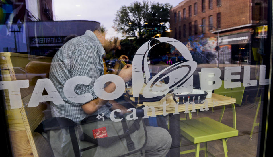 Imagen de un local de Taco Bell. Foto: AP Photo/Matt Marton. 