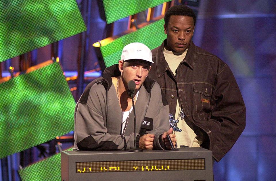 Eminem and Dr Dre on stage at the 2000 VMAs