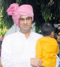 Kunal Roy Kapur, Sidharth's brother arrives with his son.