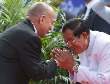 Cambodia's King Norodom Sihamoni (L) is welcomed by Cambodia's Prime Minister Hun Sen as he attends the first plenary parliament session at the National Assembly in Phnom Penh, Cambodia September 5, 2018. REUTERS/Samrang Pring