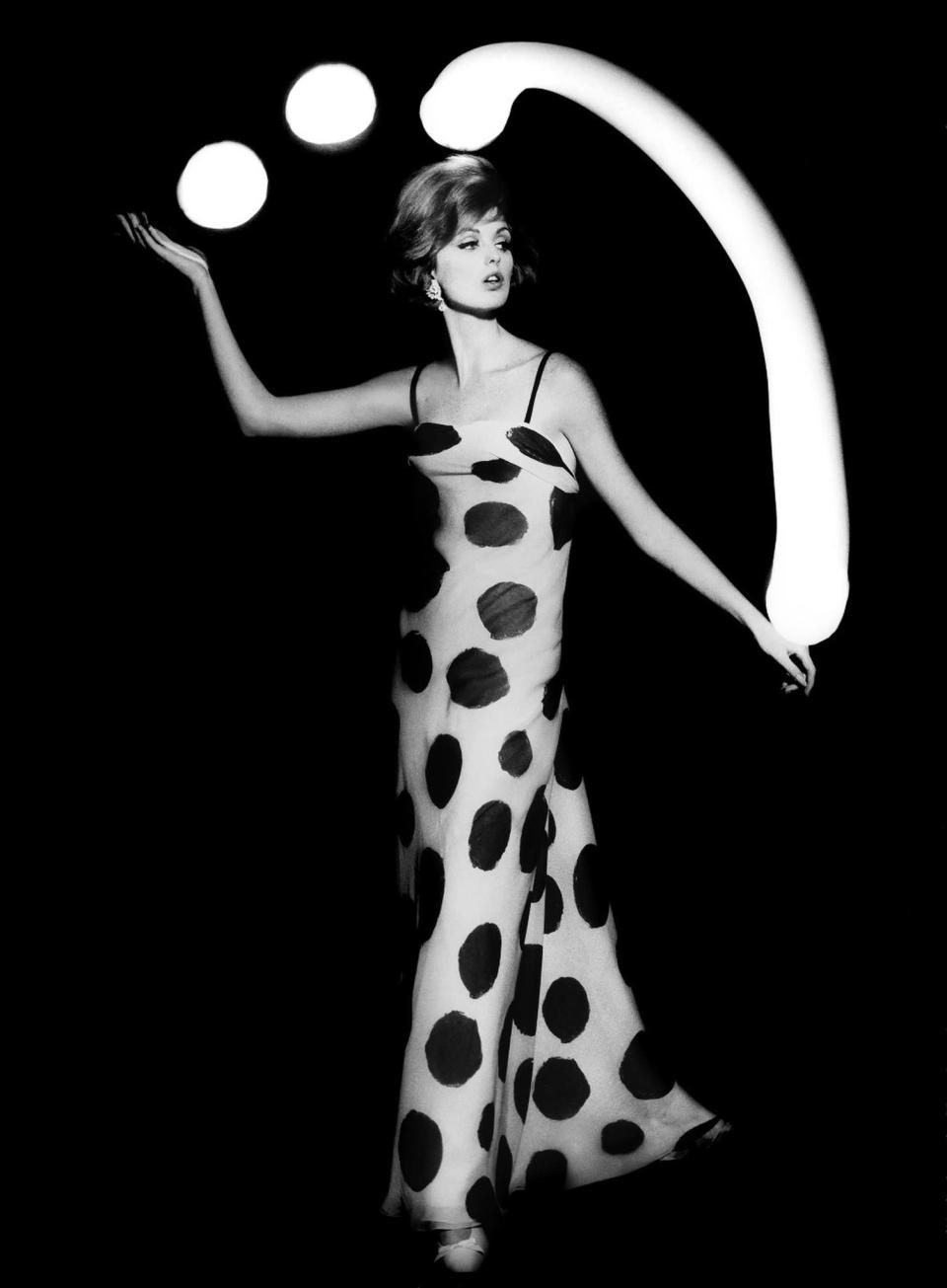 William Klein, Dorothy Juggling White Light Balls, Paris, 1962. &#xa9; William Klein - Credit: &#xa9;William Klein/Courtesy of ICP