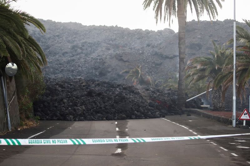 FILE PHOTO: Cumbre Vieja volcano continues to erupt in Spain