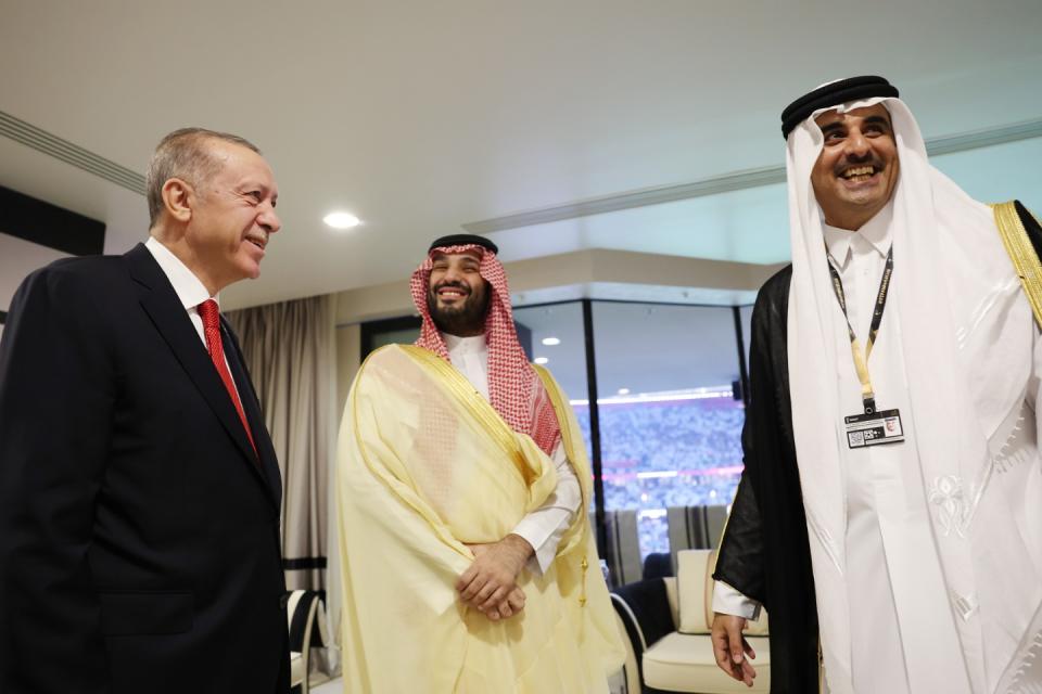 DOHA, QATAR - NOVEMBER 20: Turkish President Recep Tayyip Erdogan (L) meets Crown Prince of Saudi Arabia Mohammed bin Salman Al Saud (C) as he attends a reception hosted by Qatari Emir Sheikh Tamim bin Hamad Al Thani (R) for the opening ceremony of the 2022 FIFA World Cup in Qatar on November 20, 2022. (Photo by Murat Kula/Anadolu Agency via Getty Images)