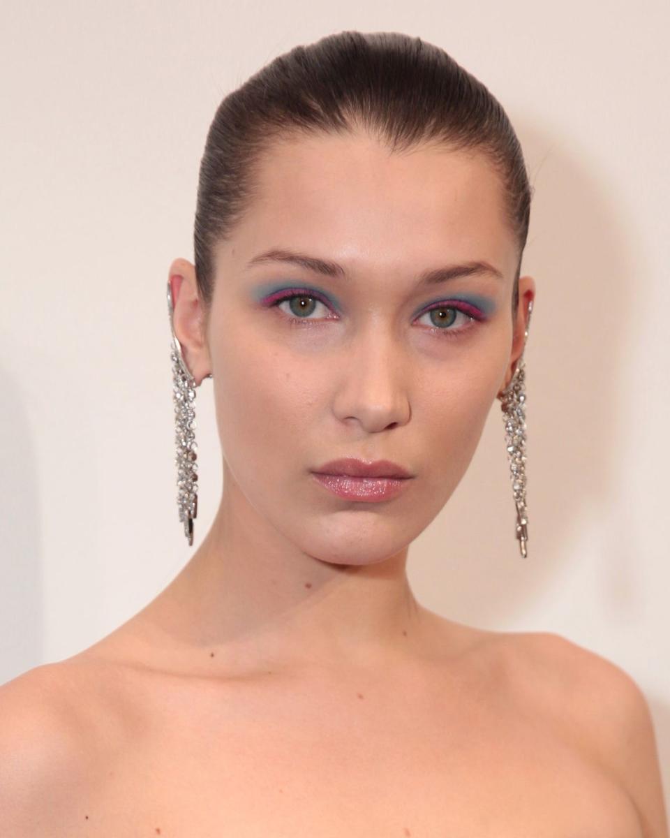 <p>Clash blue shadow with pink liner a la Bella Hadid at Oscar De La Renta AW17.</p>