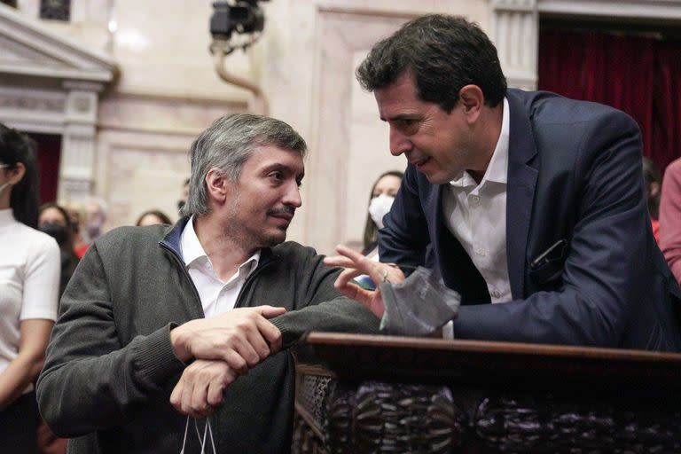 El ministro del Interior, Eduardo de Pedro, con el jefe de bloque oficialista, Máximo Kirchner