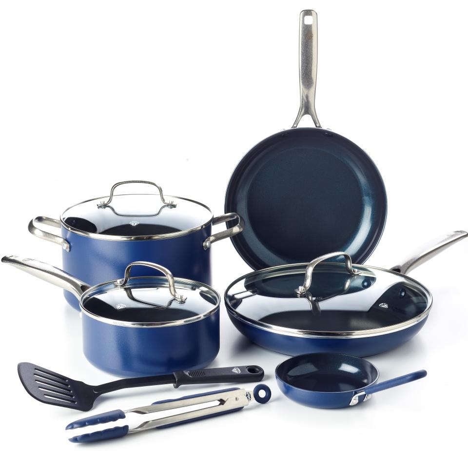 All 10 pieces in this set are dishwasher-safe. (Photo: Walmart)