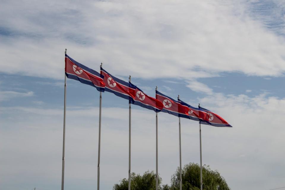 北韓首度證實出現COVID-19病例。圖為北韓國旗。(圖:Unsplash)
