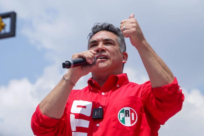 Alejandro Moreno, presidente nacional del PRI; Jes&#xfa;s Zambrano, presidente nacional del PRD; Alejandra del Moral, candidata de la Alianza Va Por el Estado de M&#xe9;xico, y Marko Cort&#xe9;s, presidente nacional del PAN; en conferencia de prensa tras el cierre de las casillas en que se declararon ganadores de la elecci&#xf3;n para gobernadora del Estado de M&#xe9;xico. Horas despu&#xe9;s, los tres l&#xed;deres se desaparecieron y Alejandra del Moral tuvo que su asumir sola su derrota. FOTO: GALO CA&#xc3;&#x91;AS/CUARTOSCURO.COM