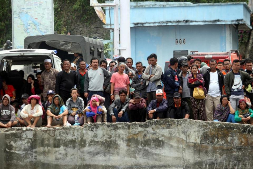 Deperate families wait for news at the Tigaras port in Toba lake (AP)