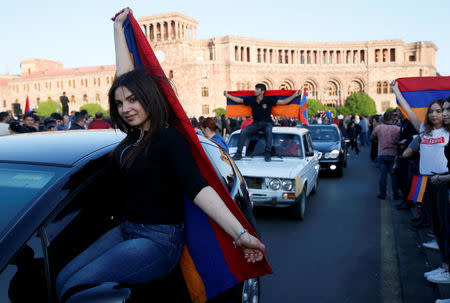 Supporters of Armenian opposition leader Nikol Pashinyan stage a rally in Yerevan, Armenia April 25, 2018. REUTERS/Gleb Garanich