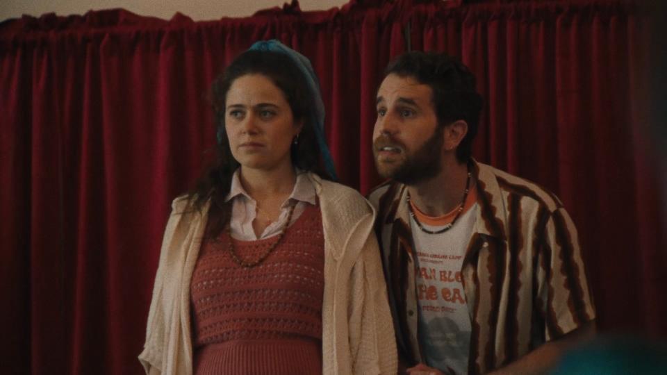 Molly Gordon and Ben Platt in the film THEATER CAMP. Courtesy of Searchlight Pictures. © 2023 20th Century Studios All Rights Reserved.