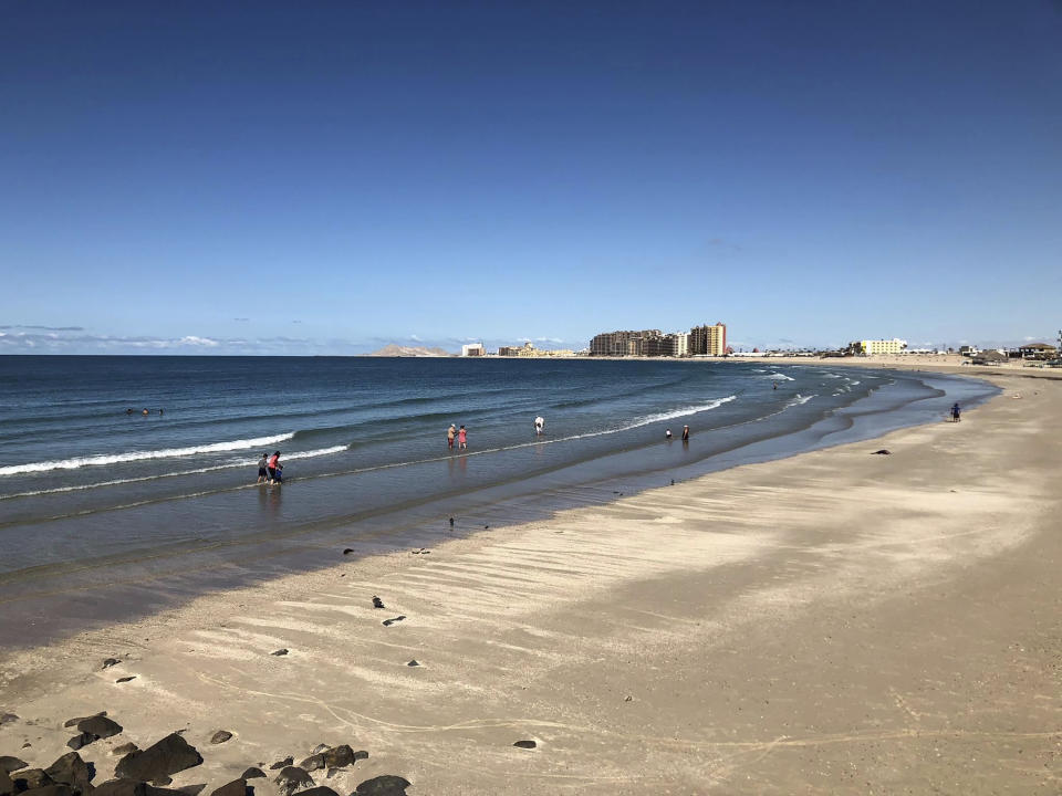 Esta fotografía de septiembre de 2018 muestra una playa en la localidad turística de Puerto Peñasco, en el estado de Sonora, noroeste de México. (AP Foto/Annika Wolters)