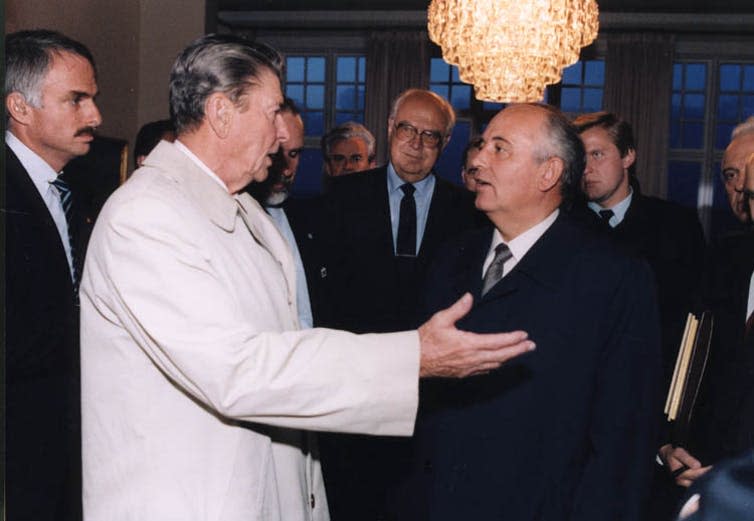 <span class="caption">Reagan and Gorbachev outside the Reykjavik Summit in 1986.</span> <span class="attribution"><a class="link " href="https://upload.wikimedia.org/wikipedia/commons/3/37/Reagan_Gorbachev_negotiate_outside_Reykjavik_Summit.jpg" rel="nofollow noopener" target="_blank" data-ylk="slk:By White House Photo Office via Wikimedia Commons;elm:context_link;itc:0;sec:content-canvas">By White House Photo Office via Wikimedia Commons</a></span>