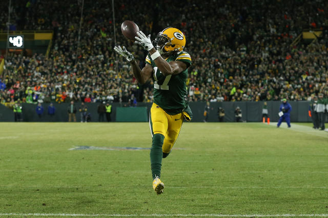 Yahoo Sports on X: Davante Adams calls out Thomas Davis for his