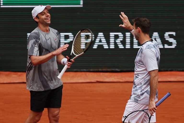 La alegría del marplatense Horacio Zeballos y el catalán Marcel Granollers, al avanzar a las semifinales de Roland Garros