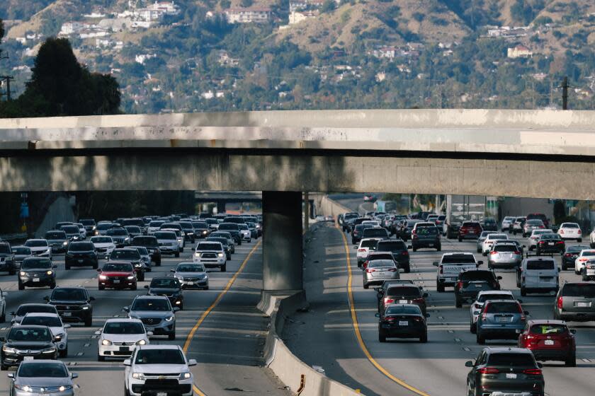 , - November 26: Holiday traffic is building up just before 2 p.m. along the Interstate 5 on Sunday, Nov. 26, 2023 in , . (Dania Maxwell / )