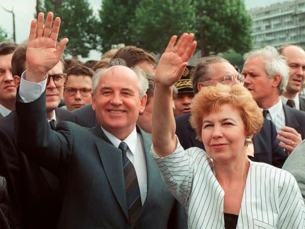 PHOTO: Soviet President Mikhail Gorbachev and his wife Raisa in Paris, France, July 5, 1989.  (Laurent Rebours/AP)