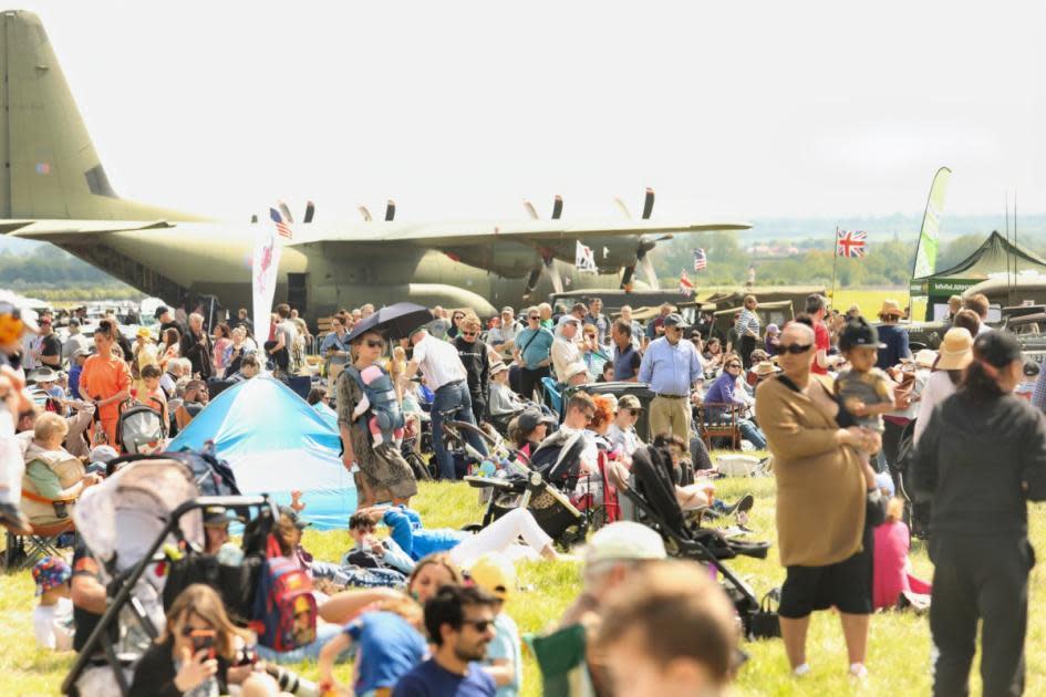 Oxford Mail: Crowds gather at Abingdon air show