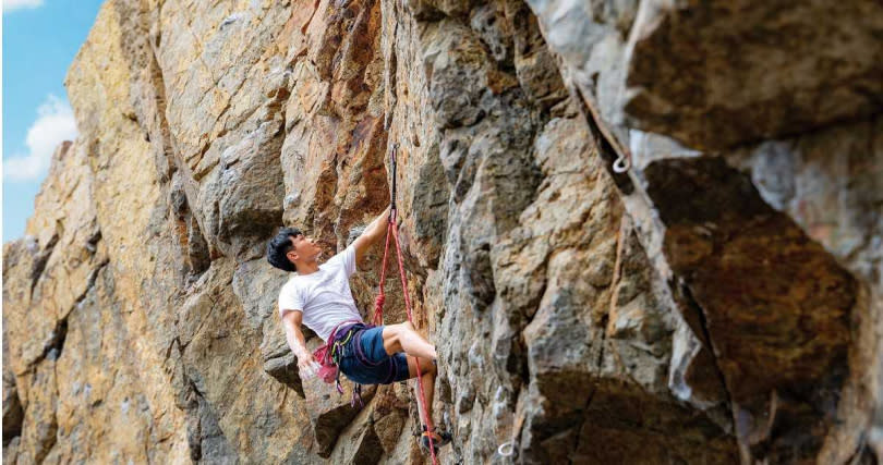 東龍洲上擁有多個歷史遺跡，適合攀友挑戰攀登岩壁後漫步探索。（圖／香港旅遊發展局提供）