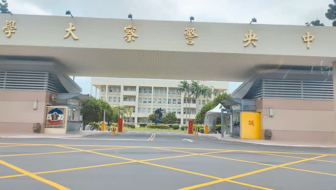 中央警察大學28日返鄉專車駕駛竟然酒駕，遭學生自治組織發現，隨即更換駕駛。（賴佑維攝）