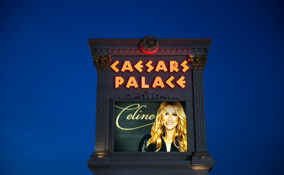 <p>L’année 2019 marquera la fin de la résidence de Céline Dion à Las Vegas, où elle est installée depuis seize ans. Le 8 juin prochain, l’interprète d’I’m Alive se produira pour la dernière fois au Colosseum, la salle de spectacle construite spécialement pour elle au Caesars Palace. </p>