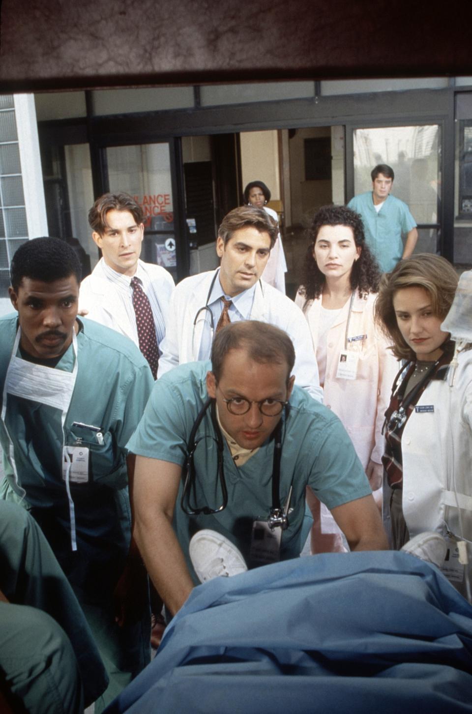 (L-R) Eriq La Salle, Noah Wylie, George Clooney, Anthony Edwards, Julianna Margulies and Sherry Stringfield on ‘ER’