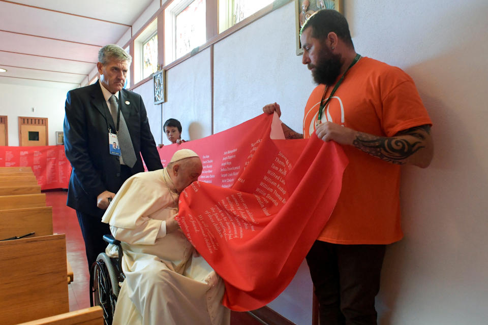 <p>Pope Francis blesses a banner with the names of residential school children during his visit to Maskwacis, Alberta, Canada July 25, 2022. Vatican Media/­Divisione Produzione Fotografica/Handout via REUTERS ATTENTION EDITORS - THIS IMAGE WAS PROVIDED BY A THIRD PARTY.</p> 