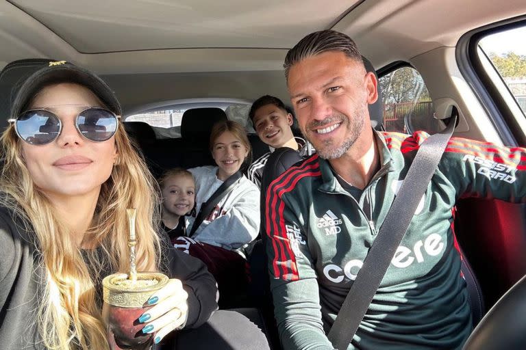 En familia: Evangelina Anderson, Martín Demichelis y sus hijos disfrutando del presente en la Argentina