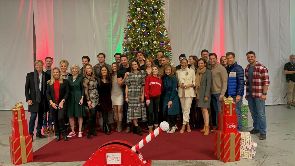 Thirty-one actors joined 12,000 attendees at the New Jersey Convention and Exposition Center in Edison for Christmas Con 2021, a three-day event celebrating Christmas movies and the holiday season.