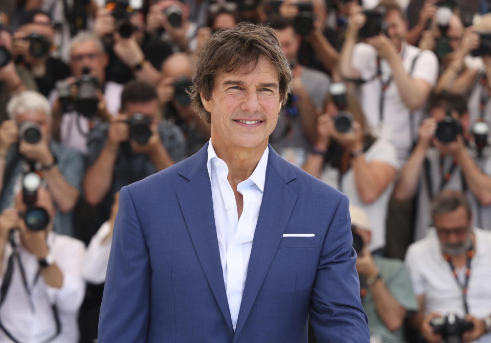 Tom Cruise posa para fotógrafos con motivo del estreno de "Top Gun: Maverick" en la 75ta edición del Festival Internacional de Cine de Cannes, el miércoles 18 de mayo de 2022 en Cannes, Francia. (Foto por Vianney Le Caer/Invision/AP)