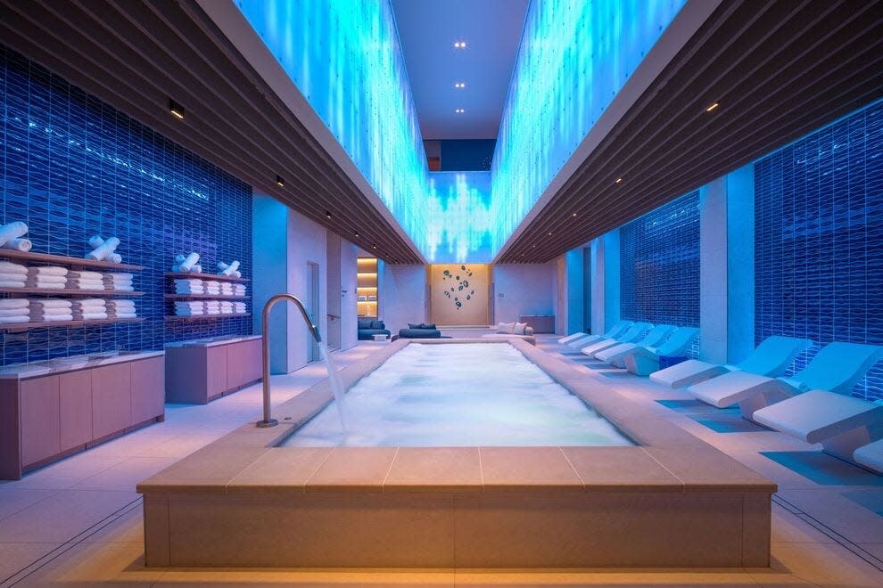 You'll want to spend the day together at the Fontainebleau's Lapis Spa and Wellness
