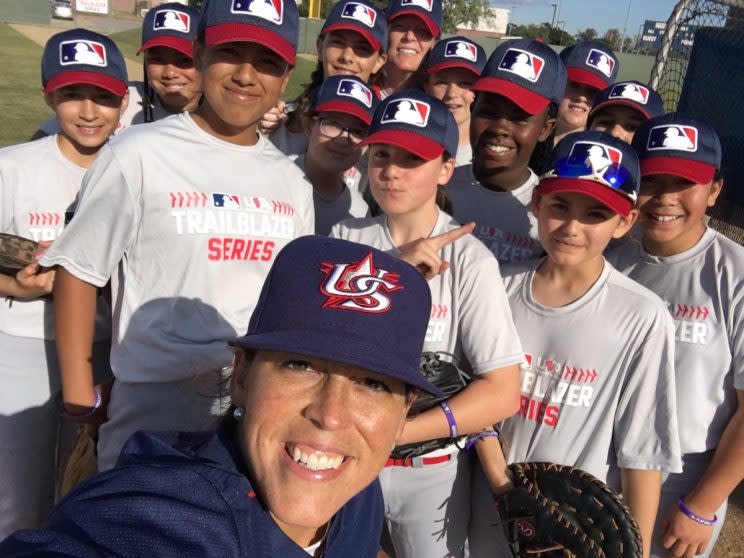 Team Dancer of the Trailblazer Series gathers for a picture before their first practice. (Twitter/@justinebaseball)