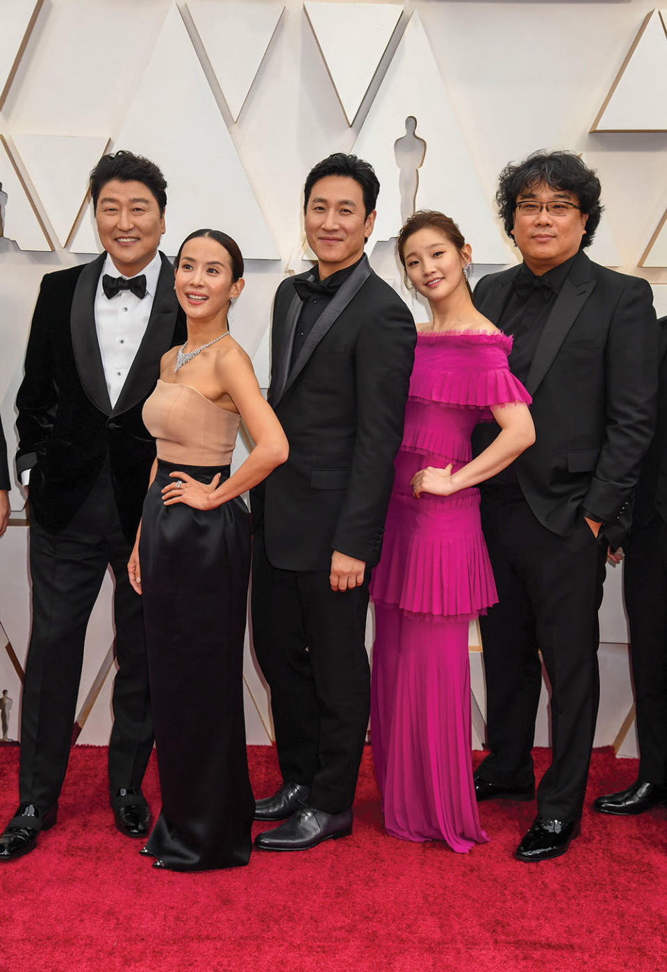 With castmates Cho Yeo-jeong, Lee Sun-kyun and Park So-Dam and director Bong Joon Ho at the 2020 Oscars.