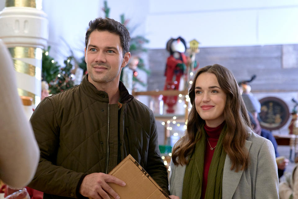 Ryan Paevey, Elizabeth Henstridge, 'Christmas at the Plaza,' 2019