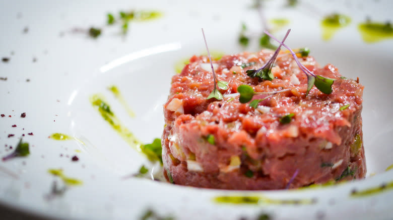 steak tartare in dish