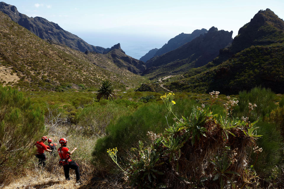 Firefighters search for a young British man in the Masca ravine, on the island of Tenerife. Spain, June 19, 2024. REUTERS/Borja Suarez