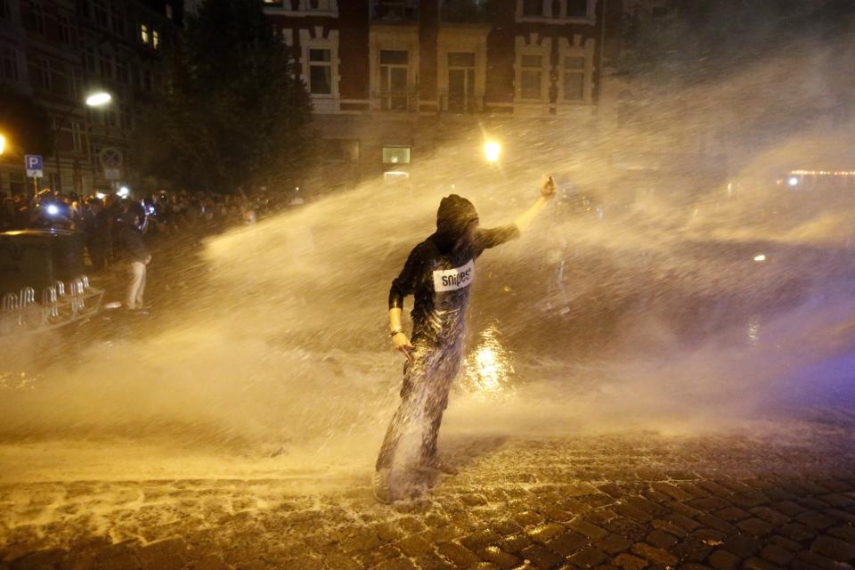 <p>A police water cannon sprays a protester during the demonstrations during the G20 summit in Hamburg, Germany, July 6, 2017. (Photo: Fabrizio Bensch/Reuters) </p>