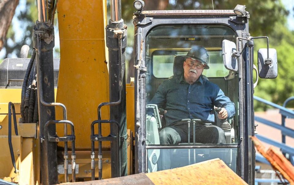 Fresno Mayor Jerry Dyer uses an excavator to demolish the 60-year-old field house at Bakman Field in Fresno’s Sunnyside area on Tuesday, July 11, 2023. Sunnyside Little Leaguers hope to play on a new field with a new snack bar, press box and restroom facility when the project is completed next spring.