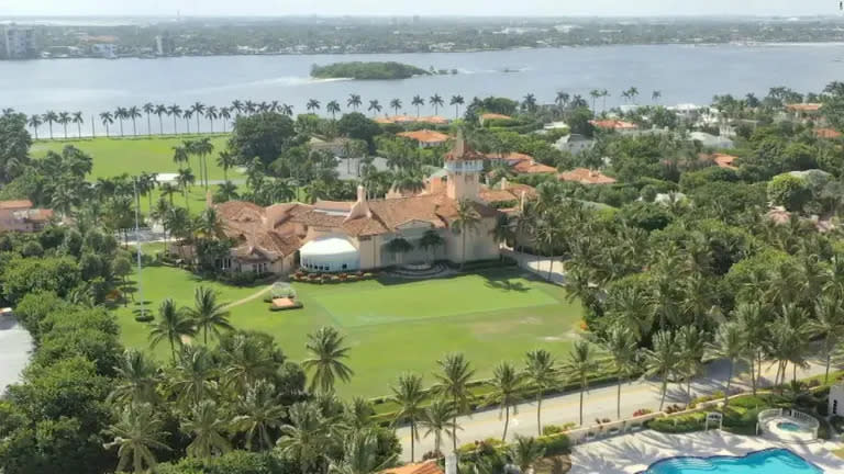 La mansión de Donald Trump en Florida que fue allanada.