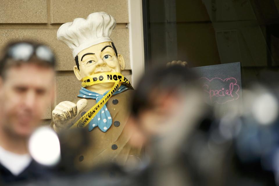 A restaurant mannequin is used as an anchor for police tape as olice respond to reports of a shooting and subsequent lockdown at the U.S. Navy Yard in Washington July 2, 2015. (REUTERS/Jonathan Ernst)