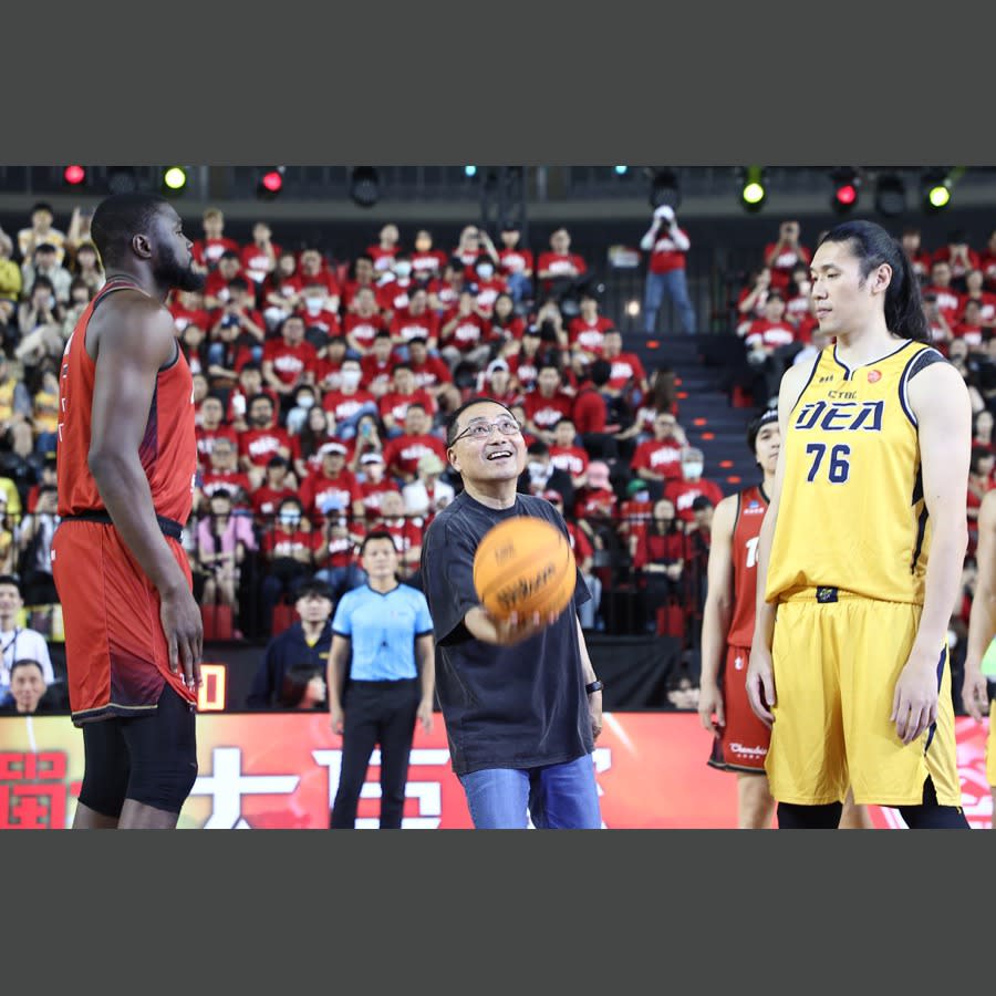 「攻戰大巨蛋─雙北反毒籃球賽」今天在台北大巨蛋舉行。記者許正宏／攝影