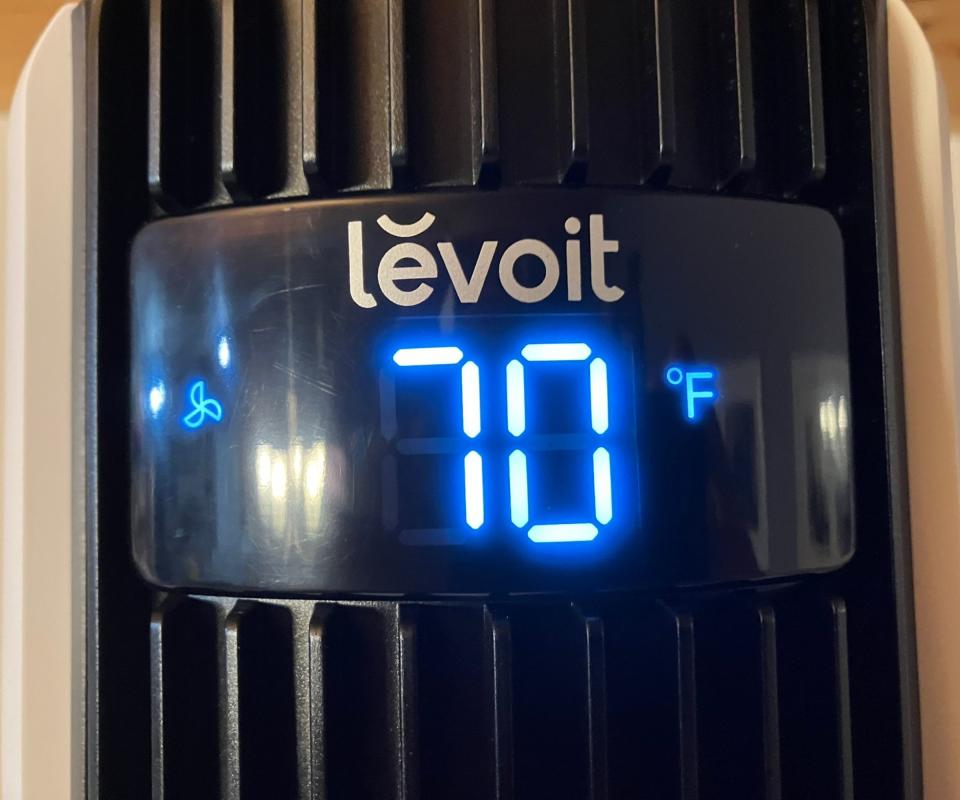 A close up of the temperature reading on the Levoit  36 Inch Tower Fan