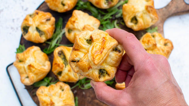 Spinach And Sun-Dried Tomato Puffs Recipe